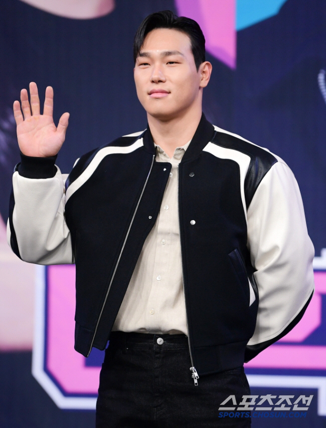 [SC이슈] “왜 독립 안해…돈 없어서? 막 써서?” '올림픽 영웅' 윤…