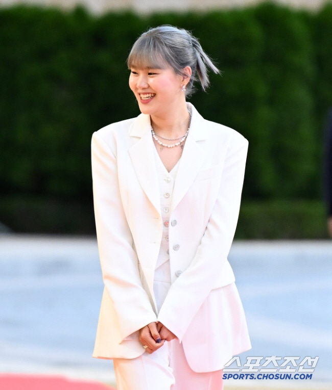 [공식] "전국의 엄지렐라들 모여라"…엄지윤, '로비' 하정우→강말금과 특별 이벤트 준비했다