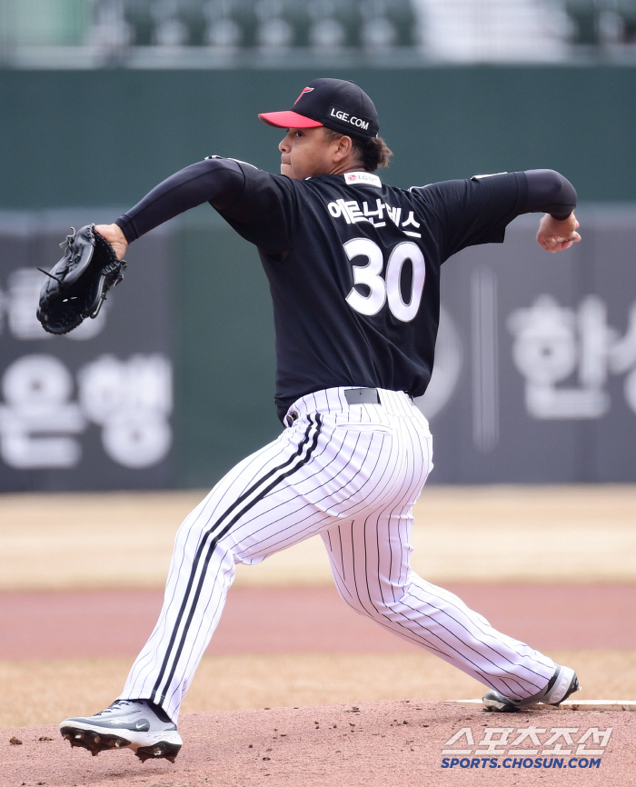 염갈량피셜 "3년 중 외국인 투수 가장 좋다." 임찬규 손주영을 더하면.…