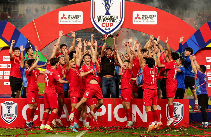 [공식발표]'식사마 댄스' 부르는 베트남 축구 대박사건, 프랑스 출신 레…