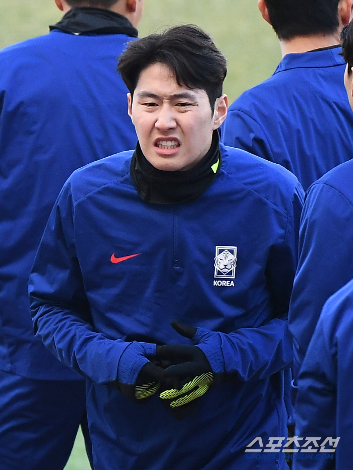 '대표팀 뒤늦은 합류' 이강인 그래도 웃으며 훈련, '오만전 승리 AGA…