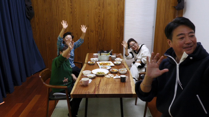 윤다훈, 목욕 중 김청에 수건 요청..열린 문→아찔 돌발 상황 (같이삽시…