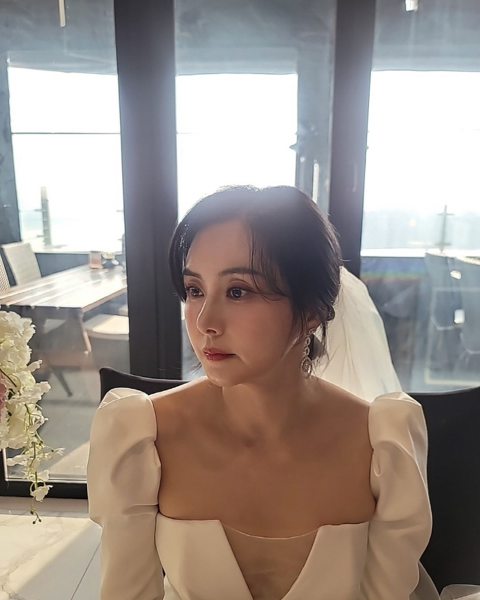 최정윤, 재벌가와 이혼 3년만 웨딩드레스 입었다..."꿈일까 생시일까"