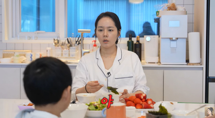 '연정훈♥' 한가인, 밥투정 子 훈육...무섭게 정색 "먹지 마" ('자…