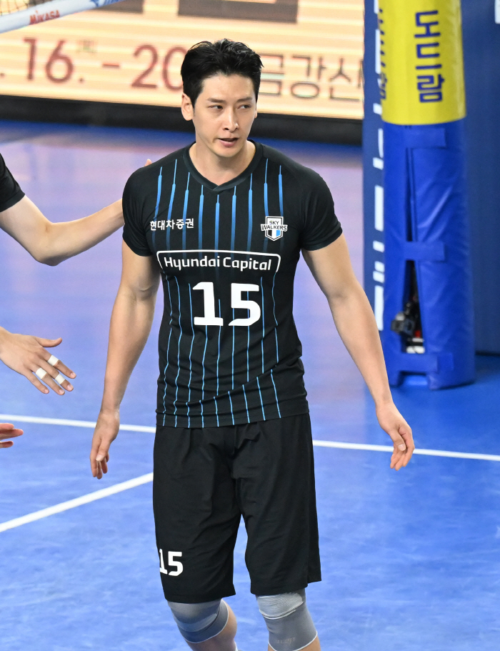 '은퇴' 문성민, 챔프전 안 뛴다 "선수로는 오늘이 마지막…홈팬들께 인사…