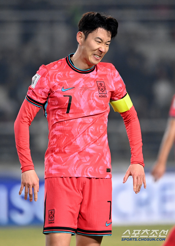 '공격 전포지션 누볐지만' 토트넘에 이어 대표팀에서도 침묵한 손흥민, 홍…