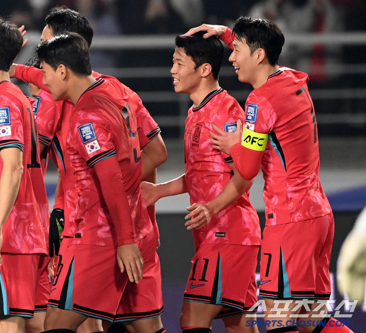 "앗! 이강인 어떡하나" 걷지도 못하고 업혀 나갔는데 목발 포착…왼발목 …
