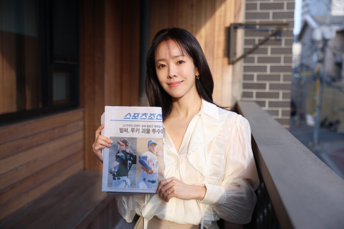 [창간인터뷰] "이찬혁 '파노라마', 아직도 심장 요동"…'청룡 여신' 한지민, 왕관의 무게에 대해