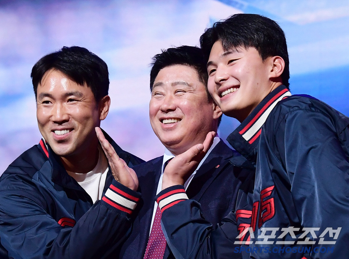 "황성빈은 자기를 바라겠지만 외모가..." 10개구단 감독이 뽑은 올해 …