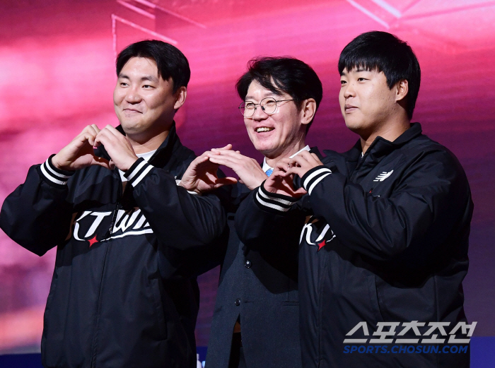 "황성빈은 자기를 바라겠지만 외모가..." 10개구단 감독이 뽑은 올해 …
