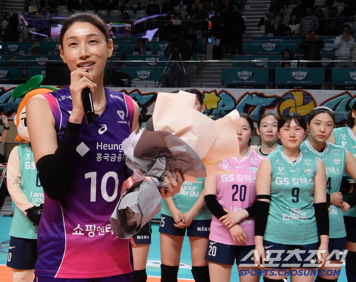 김연경의 대범한 호객 행위, 표정 굳은 서울 팀 선수와 팬들 [장충 현장…