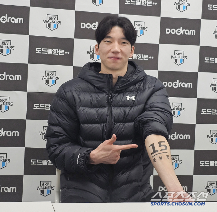 "은퇴 결심? 전혀 몰랐다" 문성민, 눈물의 작별인사…'은사' 김호철·최…