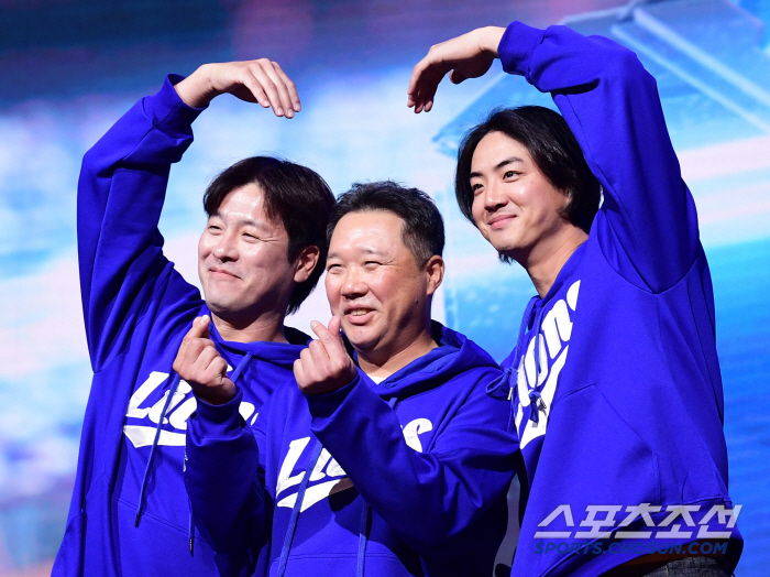 "우리가 쏠게. 우승만 해" 사상 첫 4번째 FA 앞둔 전설적 포수, "…