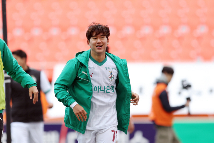 '18세 프리미어리거 탄생' 윤도영, 브라이턴 이적 확정...올 여름 합…