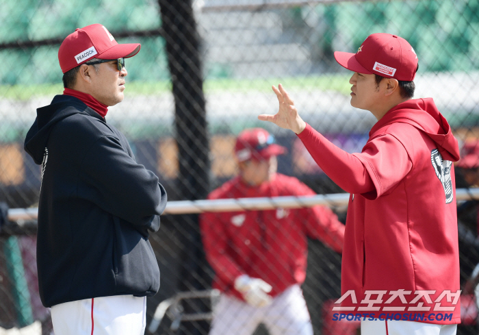 '현역 빅리거' 상대, 그런데 최정이 없다! SSG 나름 파훼법 준비했다 → "몸쪽을 버려라" [문학 현장]