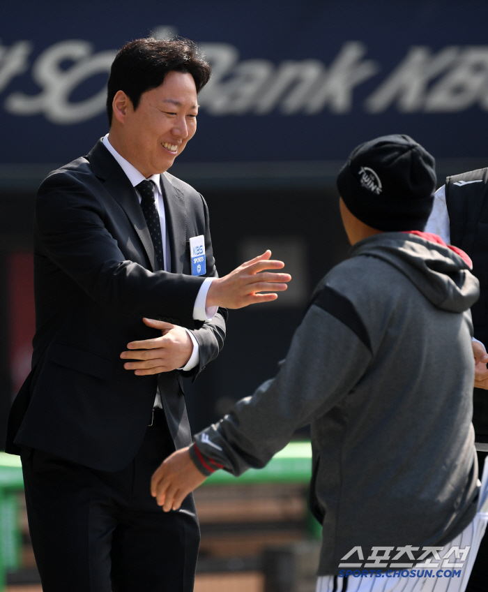 꼭 친정집 온 거 같네...! 해설위원 차우찬을 따뜻하게 반긴 쌍둥이네 …