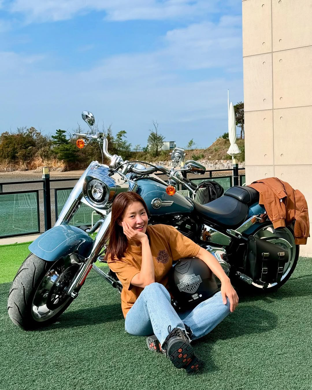 이시영, 으리으리한 바이크 취미 근황...8년만 파경 아픔 잊고 달렸다