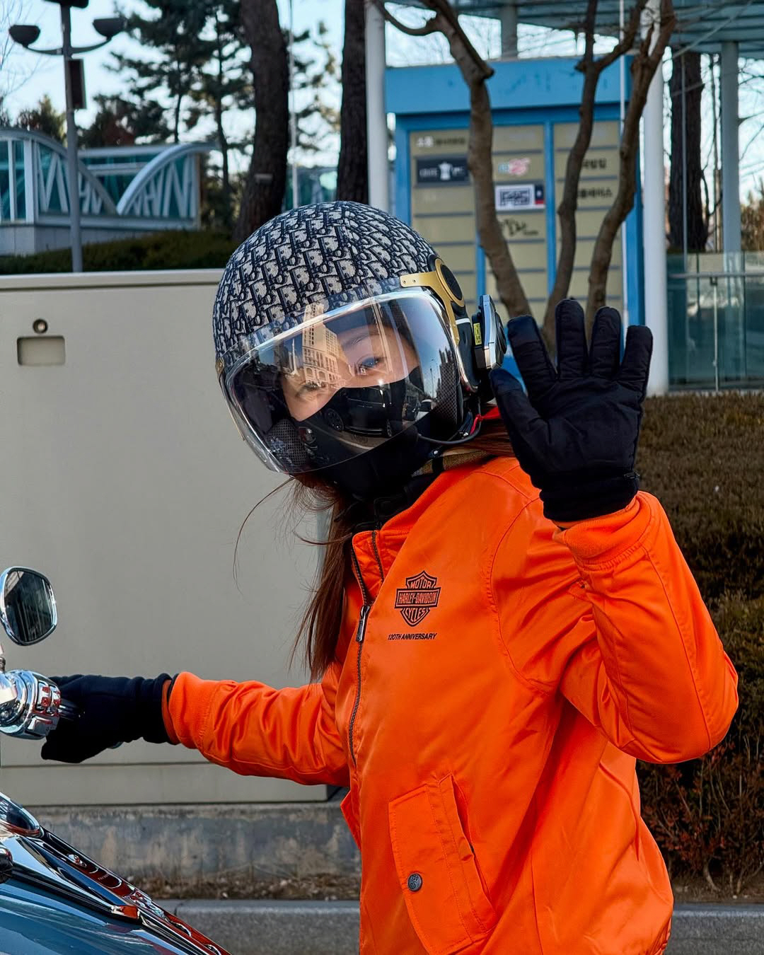 이시영, 으리으리한 바이크 취미 근황...8년만 파경 아픔 잊고 달렸다