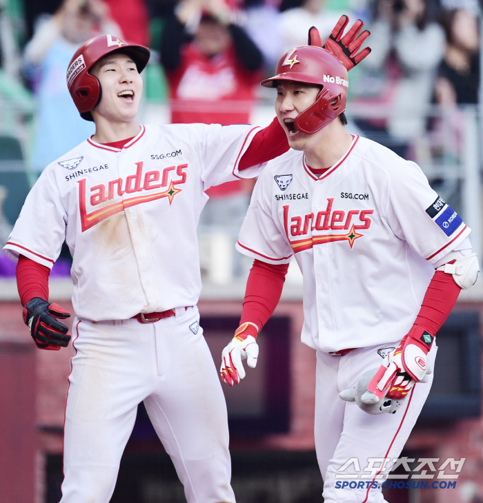 KS급 불펜 때려넣기 + 8회말 대타 역전 홈런! SSG, 두산 6-5 역전드라마 썼다! [문학 현장리뷰]