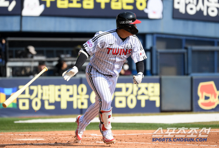'128km 슬라이더를 직구인줄 알고 쳤는데...' 166km 속도로 1…