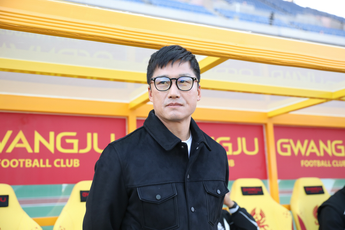 [K리그1 리뷰]0:1→2:1→2:2→3:2! '강현제 극장골' 포항, …