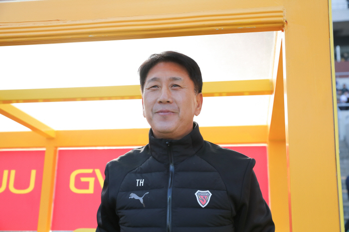 [K리그1 리뷰]0:1→2:1→2:2→3:2! '강현제 극장골' 포항, …