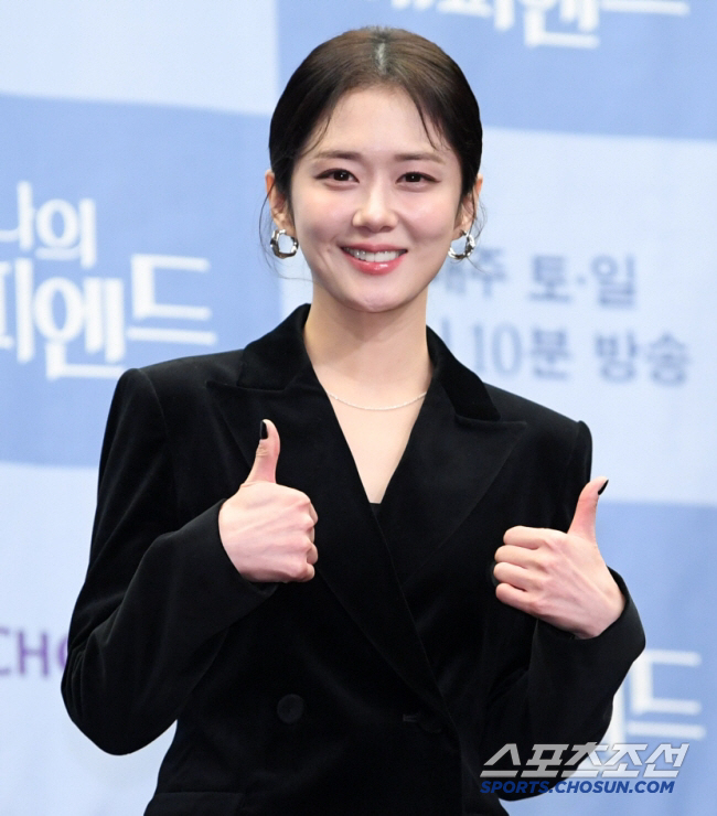 장나라 "♥6살 연하와 결혼 자금 부족했다…박경림이 도와줘" 고백 ('4인용식탁')