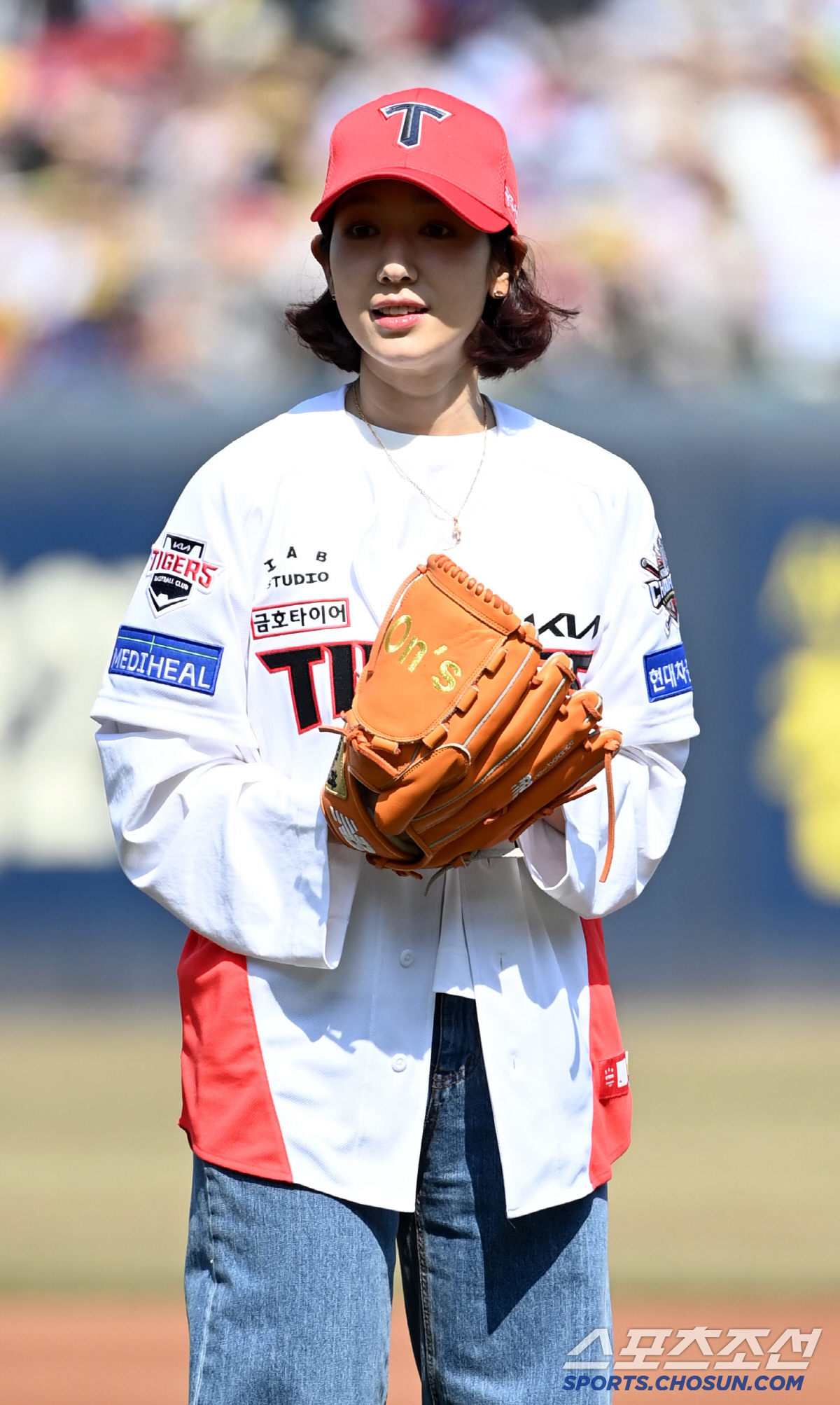 '타이거즈 승리요정 왔다' 개막전 시구 나선 박신혜, '랜디 신혜의 깔끔…