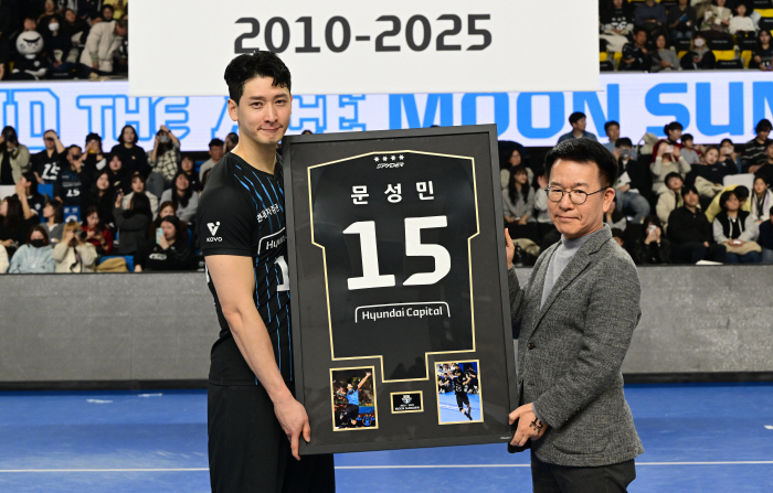 문성민, 아내도 몰랐던 은퇴 결심→1주일만 '번갯불' 영구결번…왜 그리 …