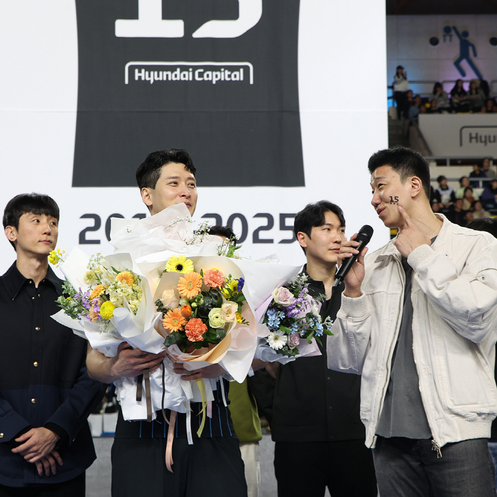 문성민, 아내도 몰랐던 은퇴 결심→1주일만 '번갯불' 영구결번…왜 그리 …