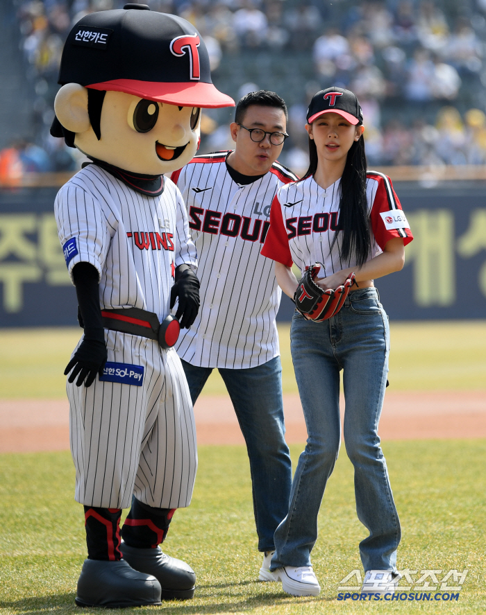 [포토] (여자)아이들 미연 '승리 요정'