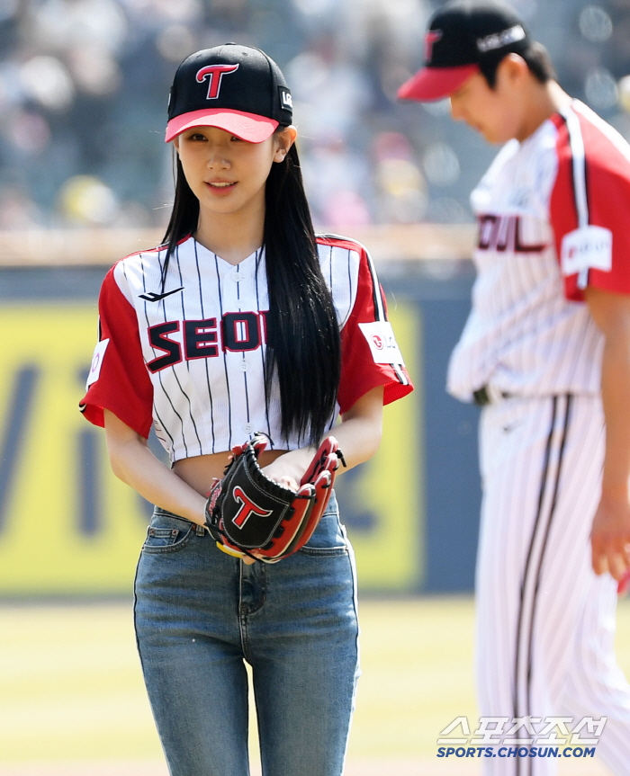 [포토] (여자)아이들 미연 'LG 승리 요정'