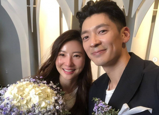 “연예인이 기름 넣어 줌”..가수 팀 주유소서 포착