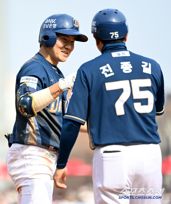 '이호준 첫승' 양현종 무너뜨린 NC, 우승 후보 잡고 개막시리즈 1승1…