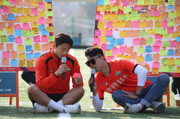 '작년 대비 팬 참여 2배 늘었다' 강원FC, 2025년 오픈트레이닝 '…