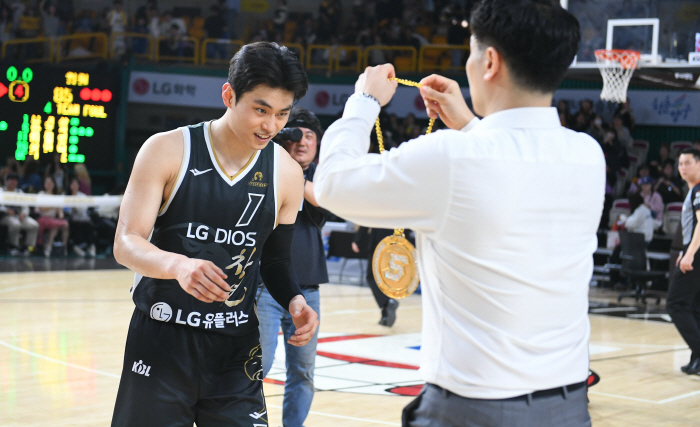 [현장인터뷰]'외곽 승부사'유기상 "무조건 2위 해야한다. 감독님 속마음도…