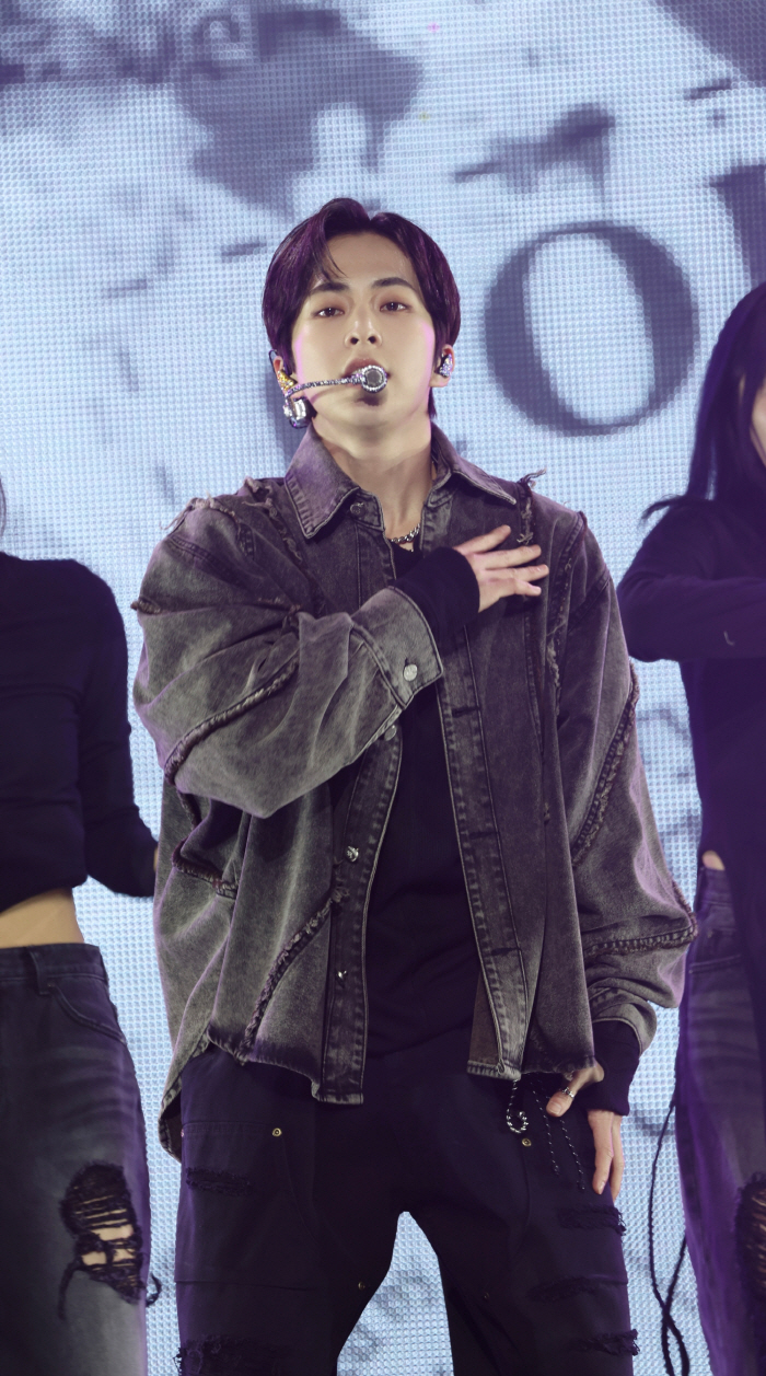 시우민, 첫 솔로 팬콘 성료…첸-백현도 깜짝 등장, 첸백시 훈훈 우정