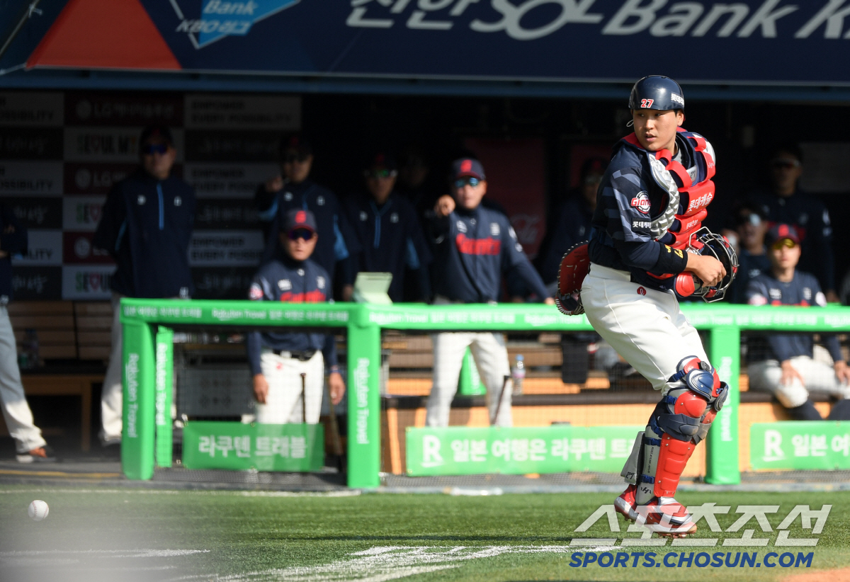 '악송구에 폭투까지...' 잠실 개막전 굳어버린 80억 FA 포수, '친…