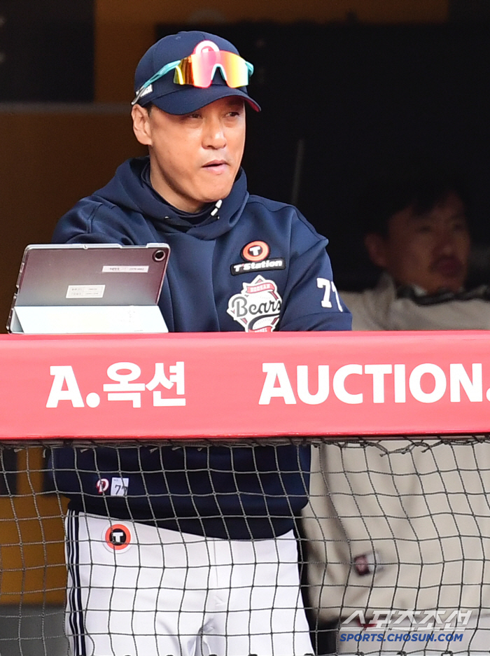 [두산 관전평] '7회도 로그 인' 악마의 유혹에 당했다