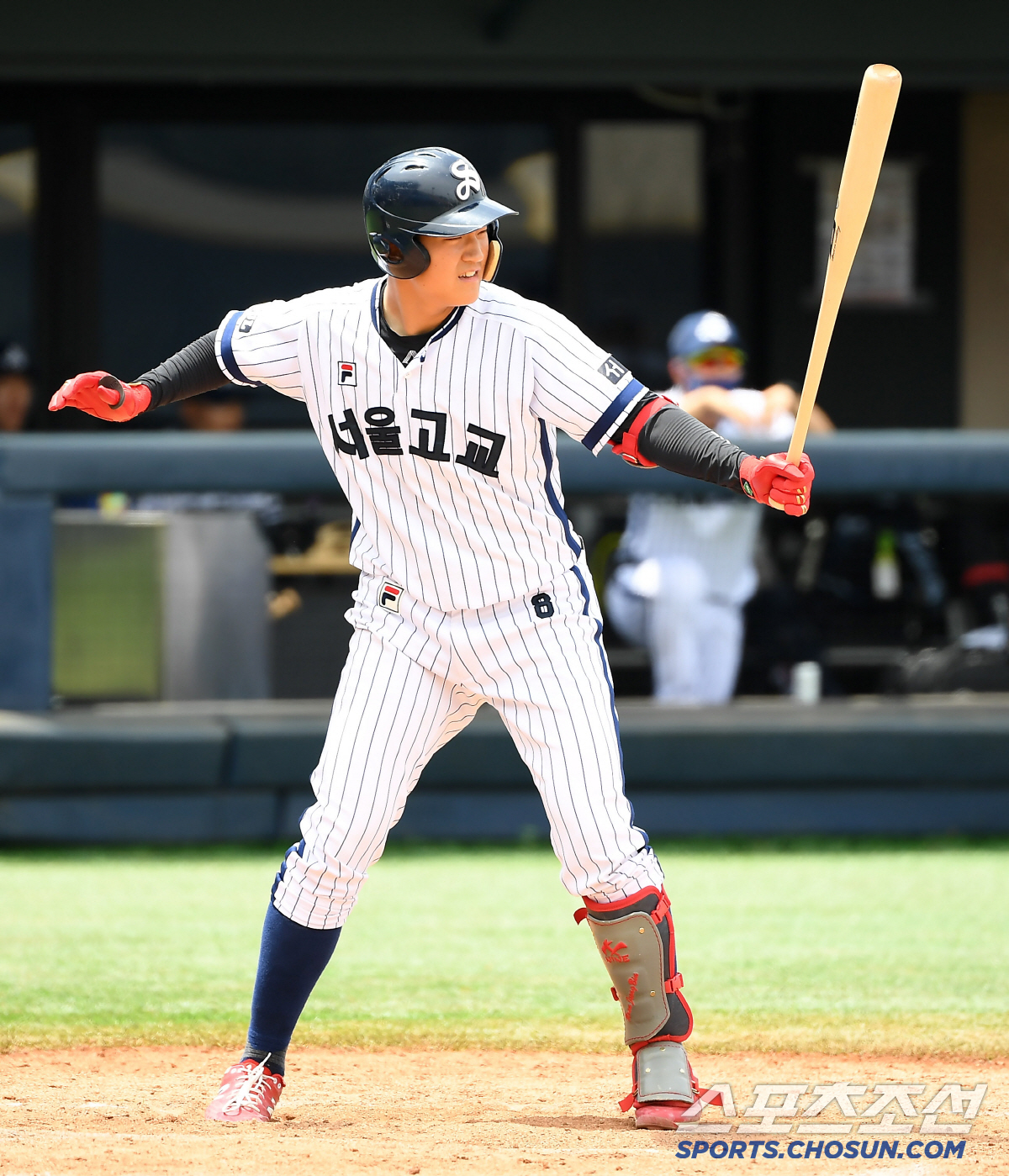 '데뷔 첫 안타가 투런포라니' LG 우타 거포 유망주 제대로 터졌다...…