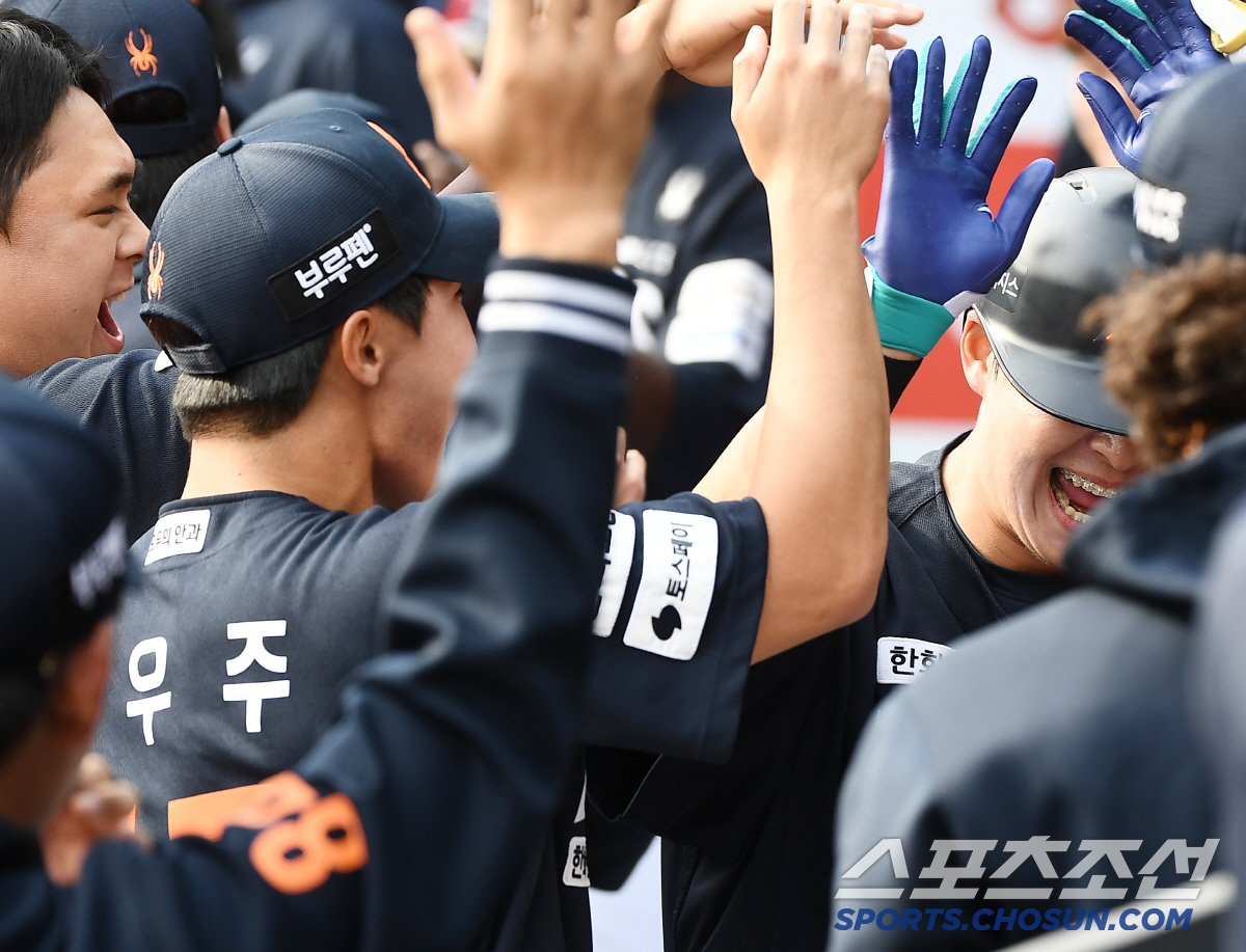 158km 여운이 가시기도 전, 특급 신인의 155km 광속구 향연...…