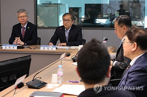 의대교수의 복귀 호소 "투쟁은 교수가 하고 학생은 실리 챙길때"
