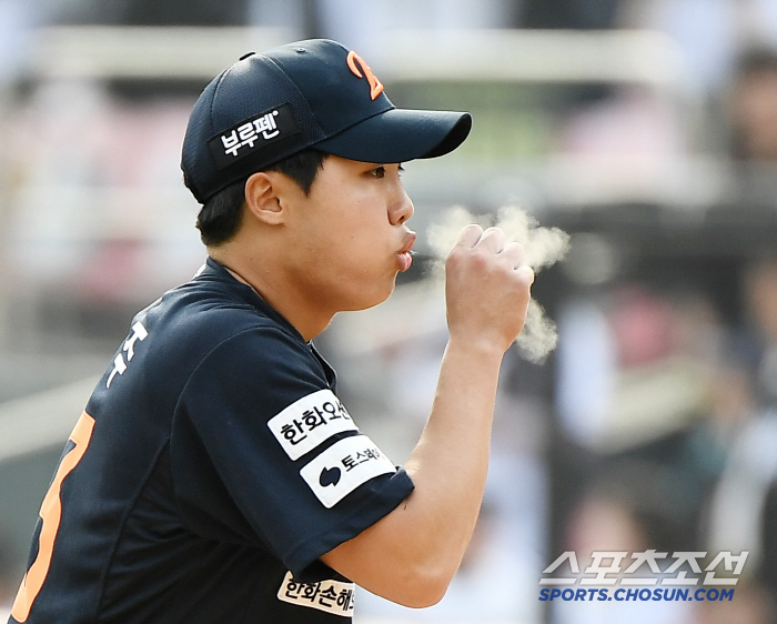 17홈런 선배, 155km로 3구 삼진...'사실상 전체 1순위' 충격 …