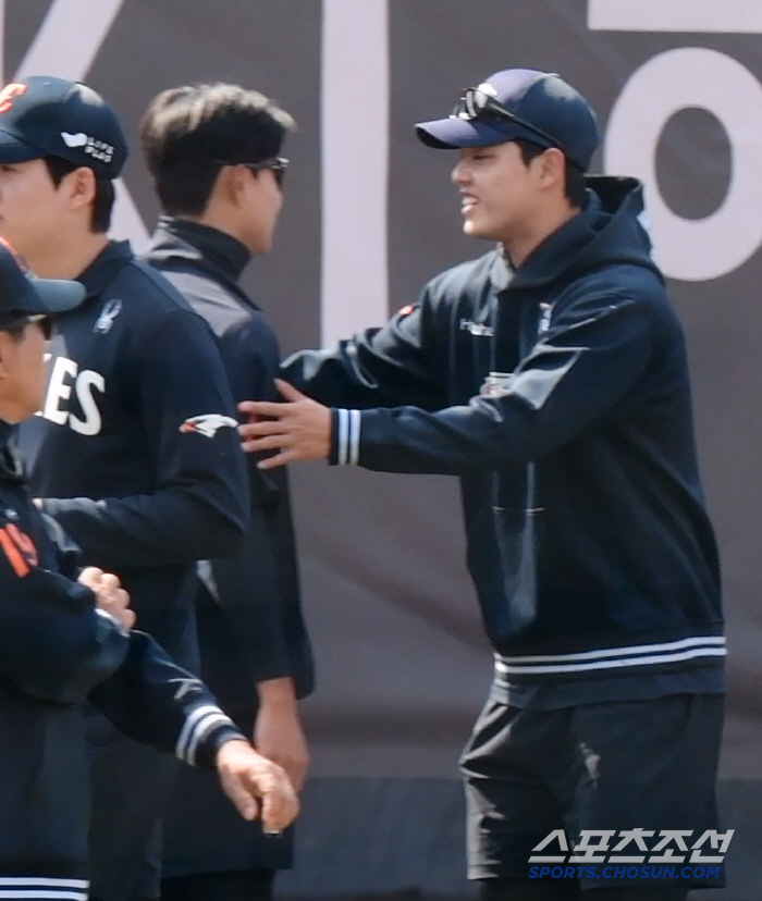 류현진이 매일 용돈을 주다니...착한 부자의 첫 봉투는 누가 받았나? […