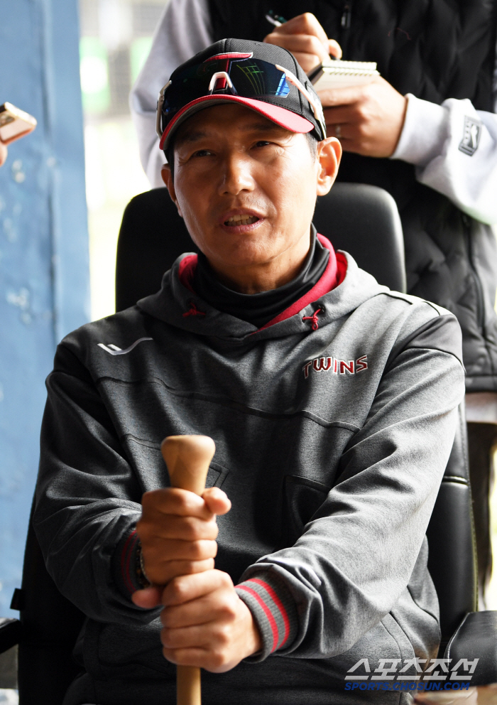 "이거 안하면 1차 경고, 다음은 2군" 완벽주의자 염갈량이 못참는 단 …