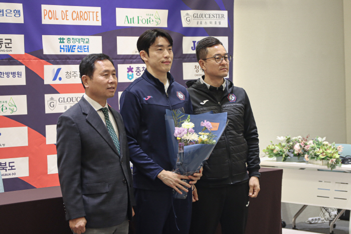 [공식발표]충북청주, 베테랑 풀백 윤석영 영입으로 수비진 무게감 UP