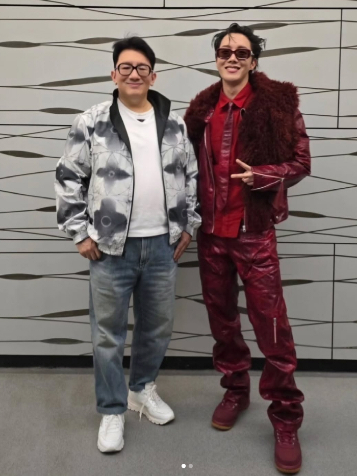 방시혁, 몰라보게 홀쭉해졌네..제이홉 옆 '위풍당당' 포즈