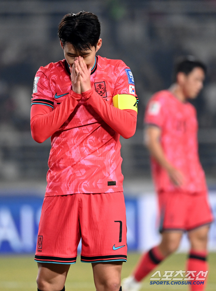 '유럽파 삼대장' 유일한 희망 손흥민, 결국 '캡틴'이 매듭 풀어야…홍명…