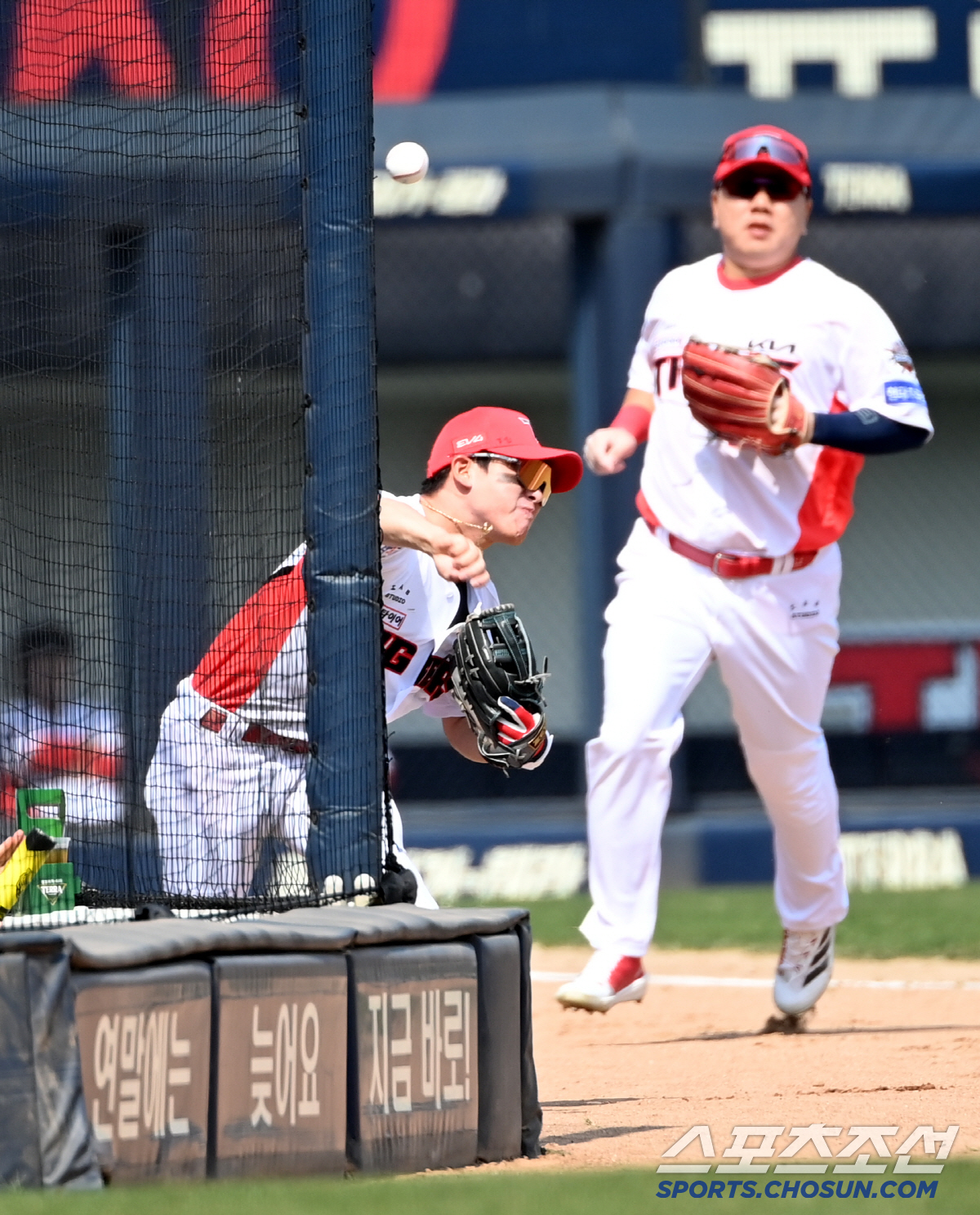 '이럴 수가' 홈 노리던 박민우, 박찬호 명품 송구에 아웃되고 당황...…