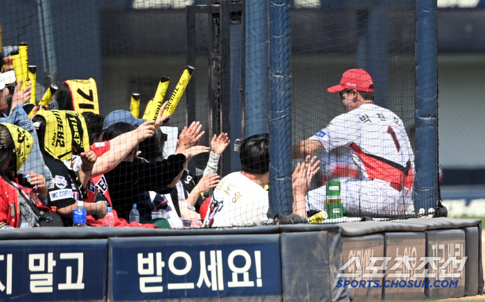 '이럴 수가' 홈 노리던 박민우, 박찬호 명품 송구에 아웃되고 당황...…